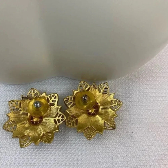 1992 Vintage Avon Festive Sparkle Stud Flower Earrings - Picture 7 of 7